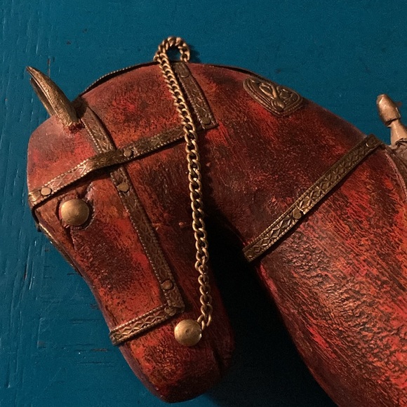 Wood/brass Horse statue from India. Exquisite detailed brass embellishments. - Picture 7 of 13